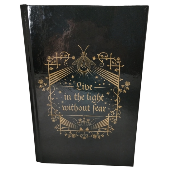 SIGNED, LitJoy Crate - This Woven Kingdom by Tahereh Mafi, gold sprayed edges  - Picture 6 of 12